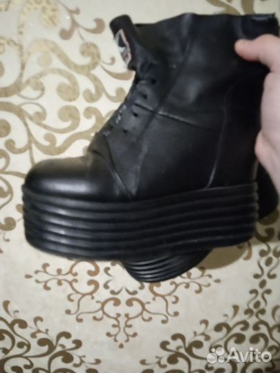 Ботинки на высокой платформе 36