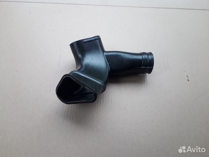 Патрубок воздушного фильтра Nissan X-Trail T30