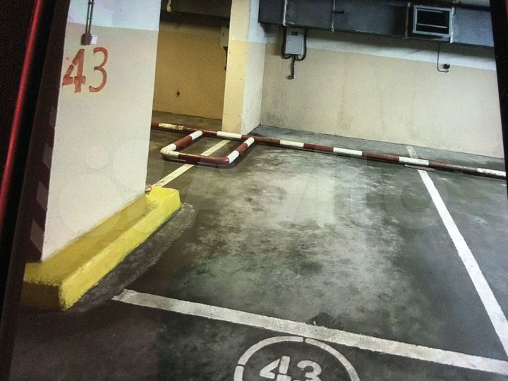 Машиноместо, > 30 м²