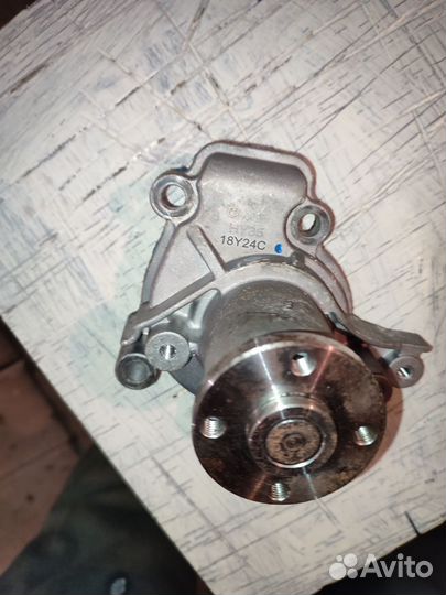 Помпа системы охлаждения двигателя