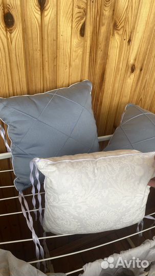 Детская кроватка с маятником