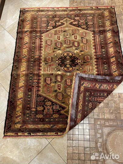 Иранский ковёр из шерсти и шёлка