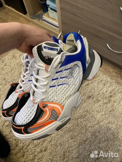 Vetements x reebok spike runner 400