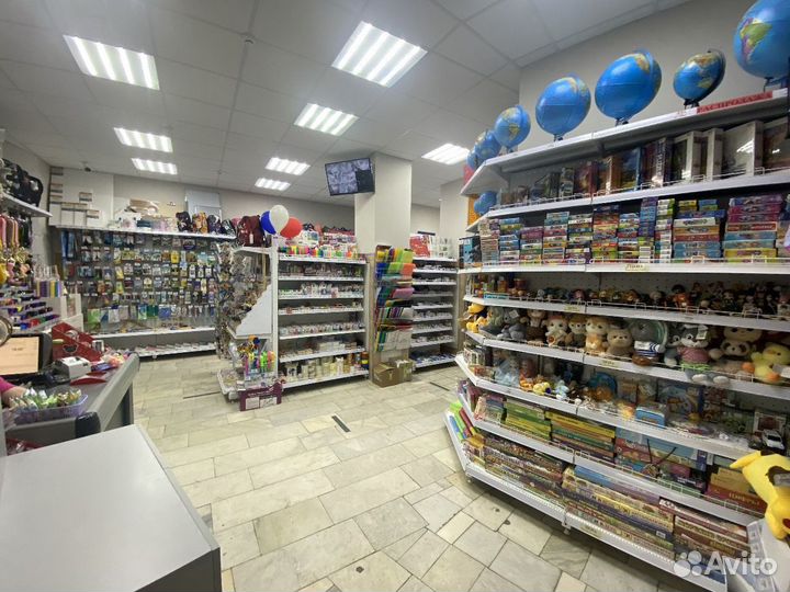 Продавец в магазин канцтоваров