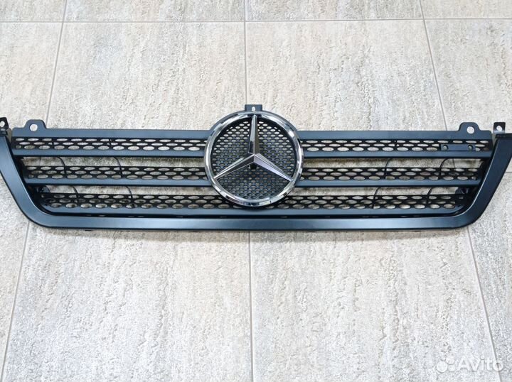Решетка радиатора Mercedes-Benz Sprinter W901