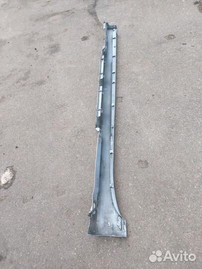 Накладка на порог правая Toyota Prius 3 ZVW30