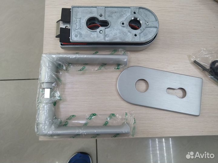 Замок для стеклянной двери Dorma Дорма