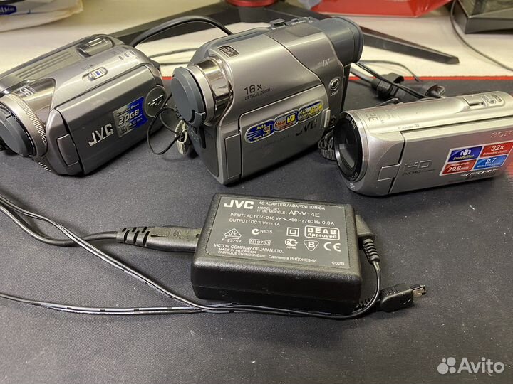 Лот из 3 ручных видеокамер