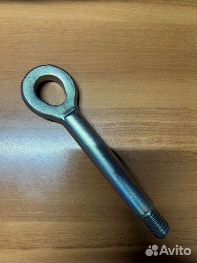 Крюк буксировочный