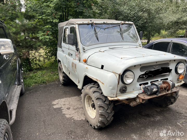 Бодрый УАЗ в разбор
