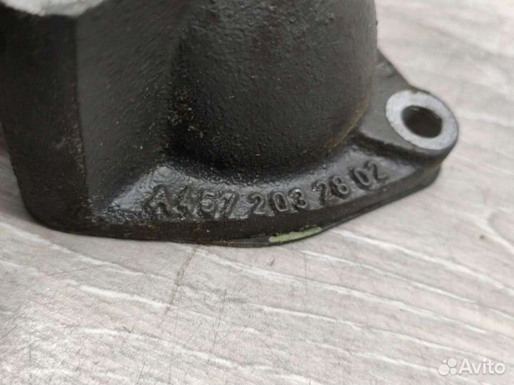 Патрубок системы охлаждения Mercedes Axor