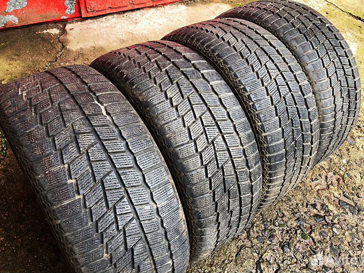 Maxxis Arctic Trekker SP03 225/50 R17