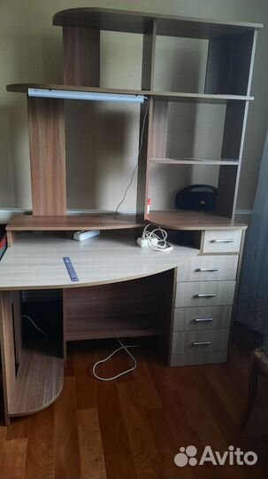 Письменный стол