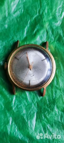 Позолоченные часы