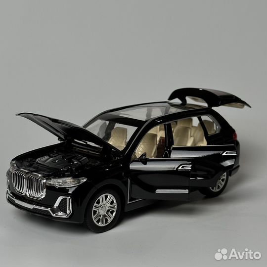 Модель машины 1:24 BMW X7 бмв 7