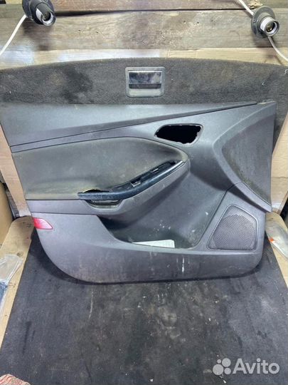 Обшивка двери передней левой Ford Focus 3 2011 CB8
