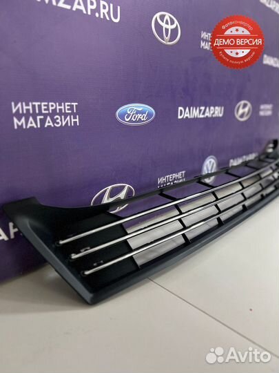 Решетка бампера нижняя Toyota Corolla 2014 дорест