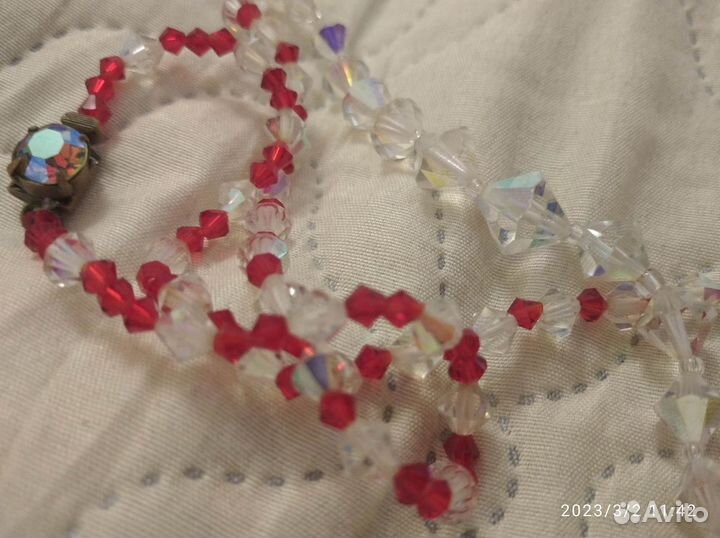 Брошки бусы