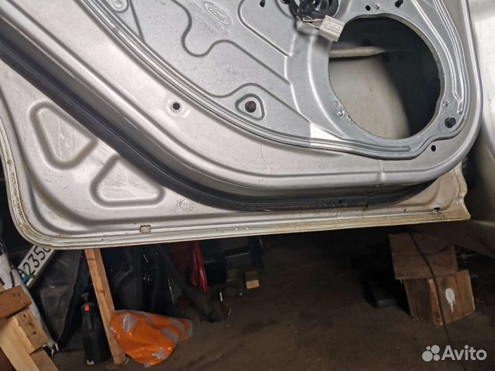 Дверь задняя левая Focus 2 универсал