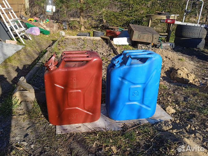 Канистры металлические 20 литров