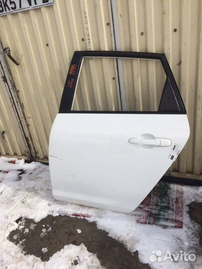 Дверь задняя левая Mazda 3 BK хэтчбек