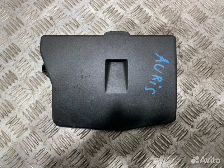 Крышка блока предохранителей Toyota Auris ZRE151