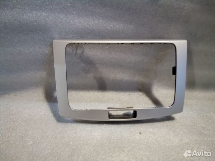 Рамка магнитолы Volkswagen Passat B7