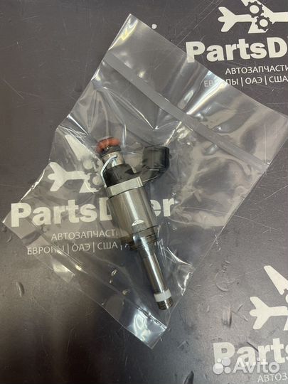 Топливная форсунка Mazda PE0113250D