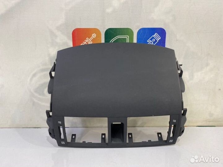 Накладка на центральную консоль (торпеды) Toyota