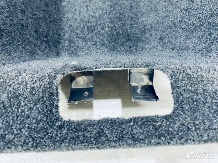 Обшивка багажника правая Land Rover Range Rover LM