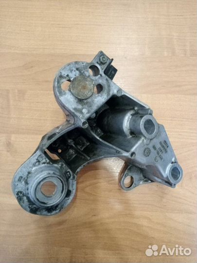 Кронштейн опоры двигателя передний правый