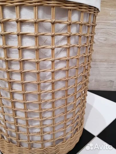 Большая плетёная корзина для белья