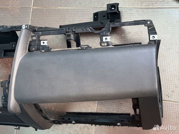 Торпедо Nissan Tiida C11