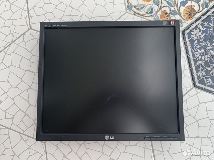 Монитор LG Flatron L1750SQ
