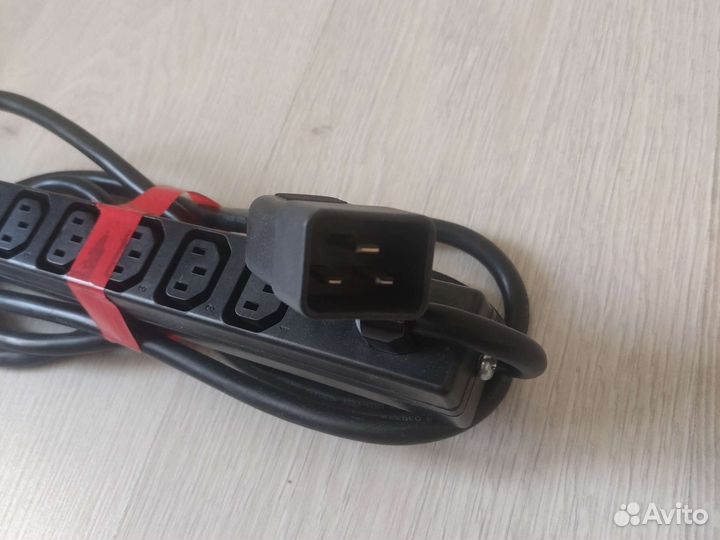 Разветвитель питания для серверного шкафа