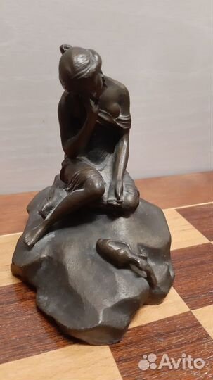 Молочница,Девушка с кувшином.Силуминь