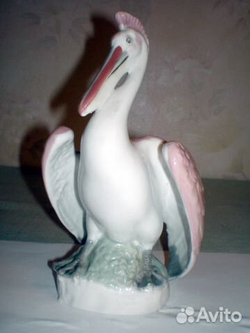Фарфоровая статуэтка пеликан