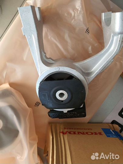 Подушка двс Honda Elysion