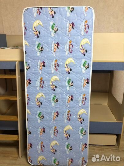 Детская двухъярусная кровать с двумя матрацами