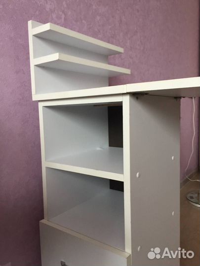 Маникюрный стол