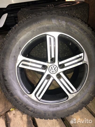 Michelin X-Ice North 4 215/65 R16