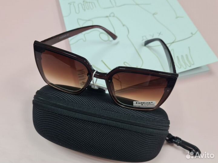 Солнцезащитные очки женские новые с футляром