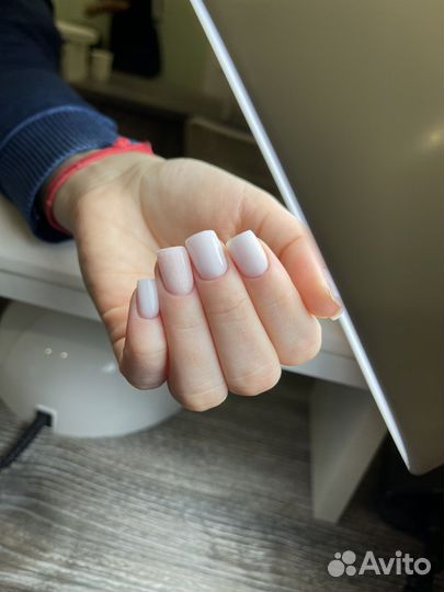 Начинающий мастер маникюра