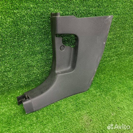 Накладка внутренняя на порог передняя левая