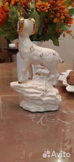 Фигурка фарфоровая
