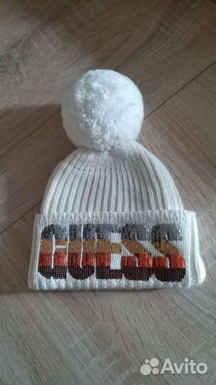 Шапка guess
