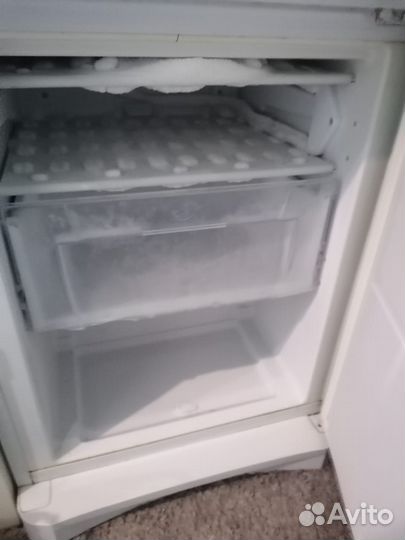 Холодильник indesit