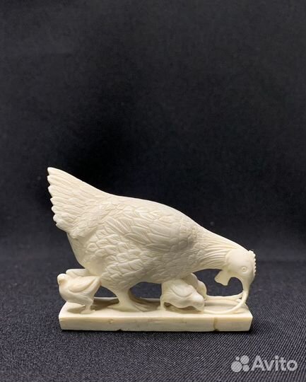 Нэцке.Окимоно Курица с цыплятами. Бивень мамонта