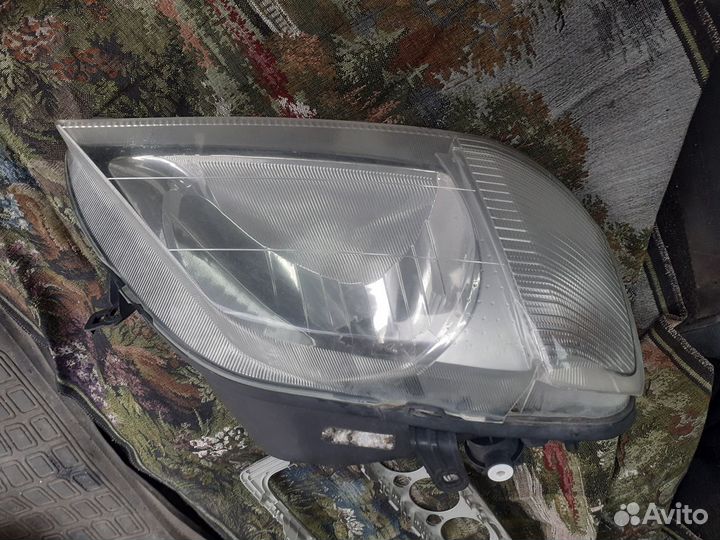 Фара правая Renault Logan