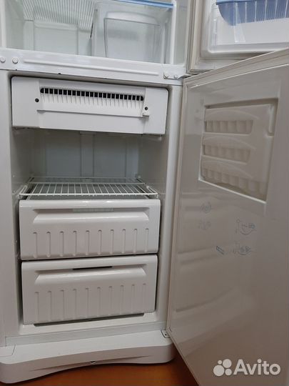 Продам холодильник indesit C236NFG.016